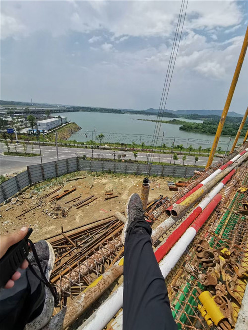 瓮安县作业中发生设备损坏或人员意外，责任怎么划分？