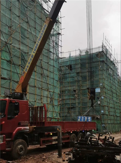 瓮安县“慢工细活”—— 吊车的 “微动控制” 技术