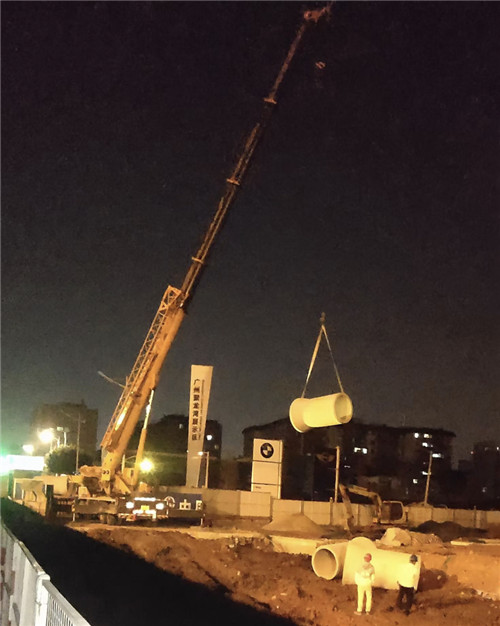 瓮安县“弯臂矫正”—— 吊车的 “形变补偿” 技术