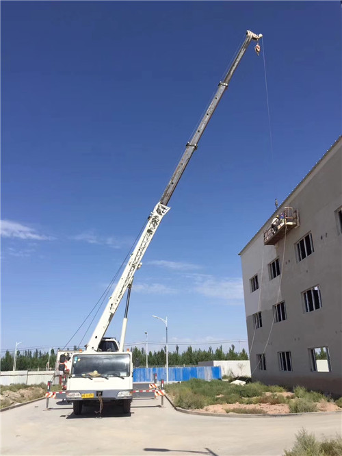 瓮安县“轻装强干”—— 吊车的 “轻量化臂架” 技术